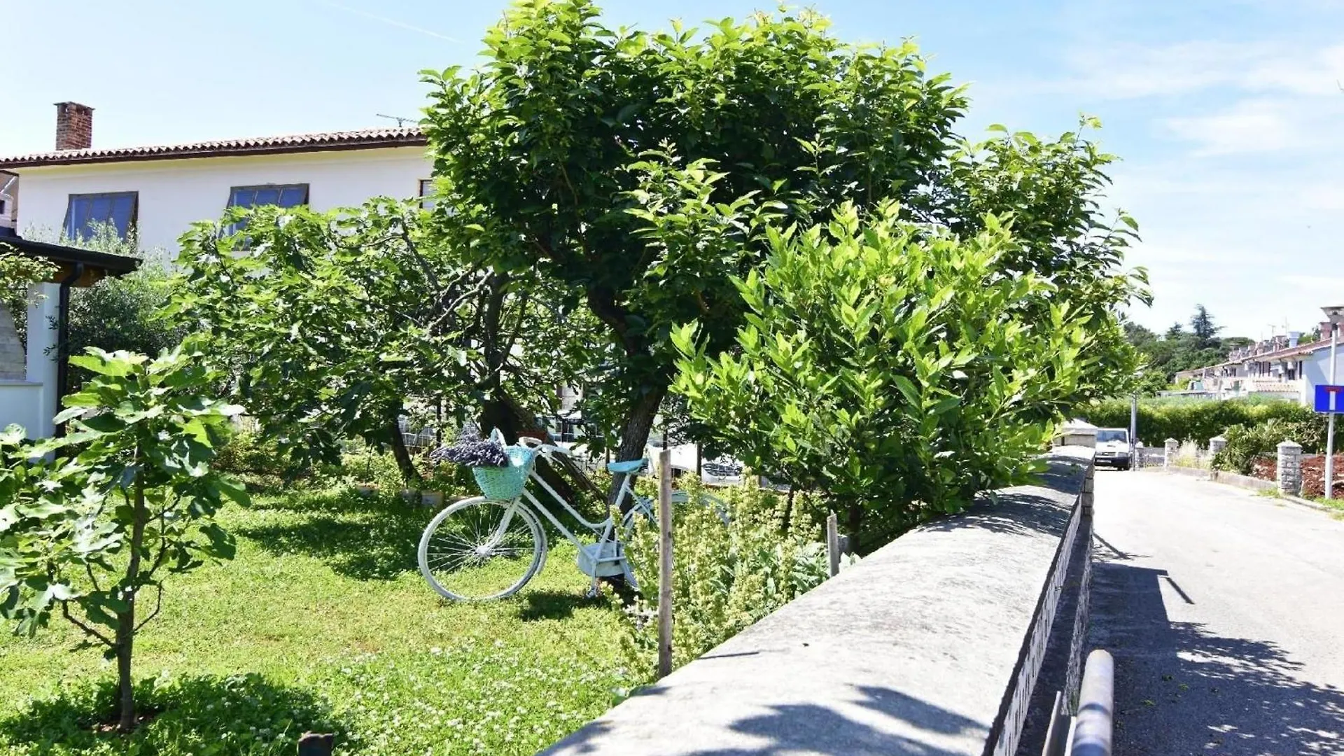 Geraeumige Unterkunft In Punta Umag In Strandnaehe アパート